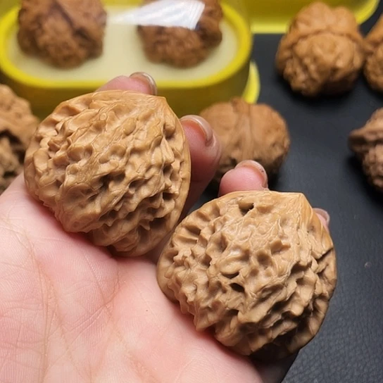 文玩核桃龙门涧一对