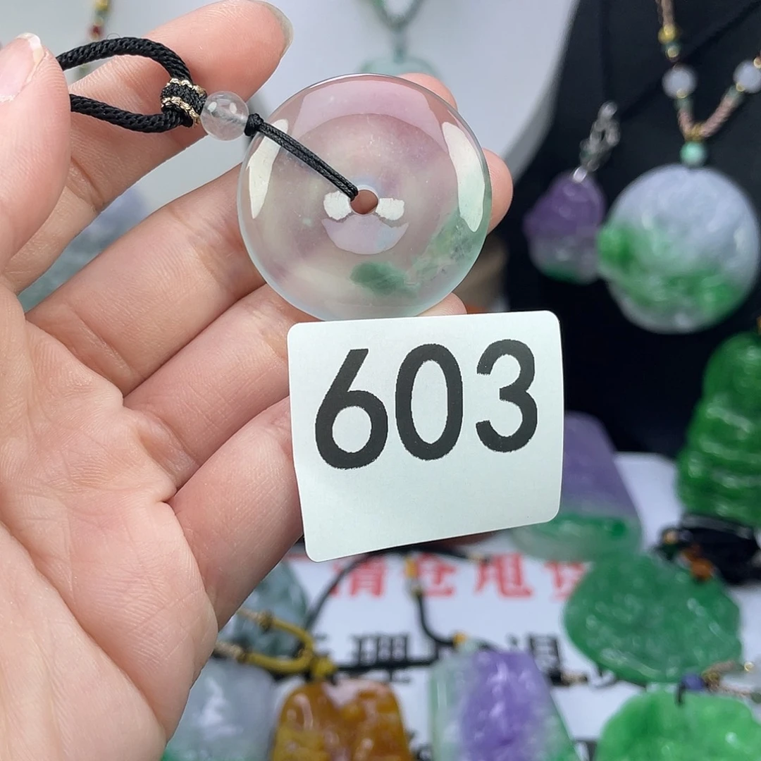 翡翠未镶嵌吊坠(赠链)