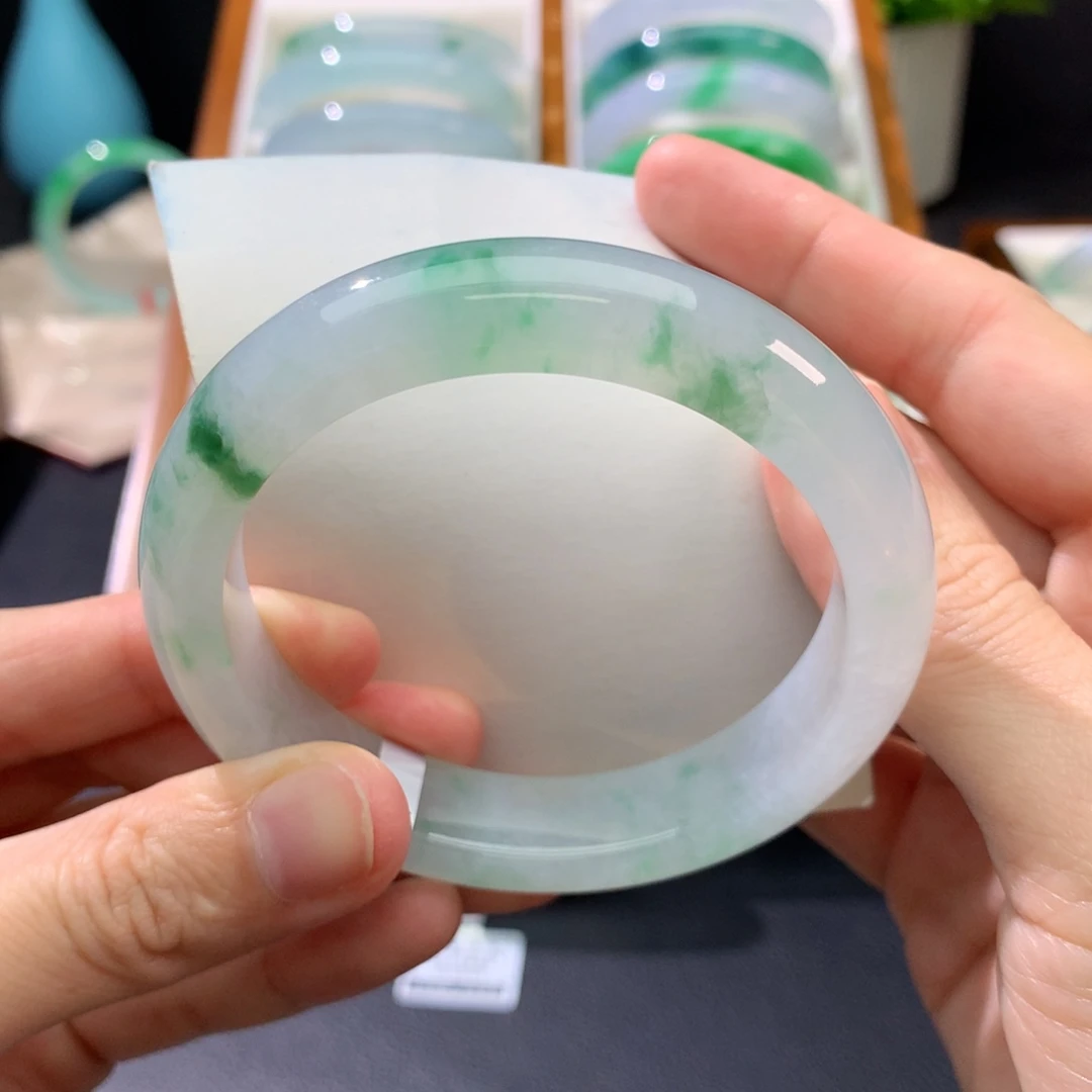 L***N翡翠未镶嵌手镯定金