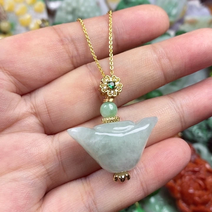 翡翠未镶嵌吊坠(赠链)