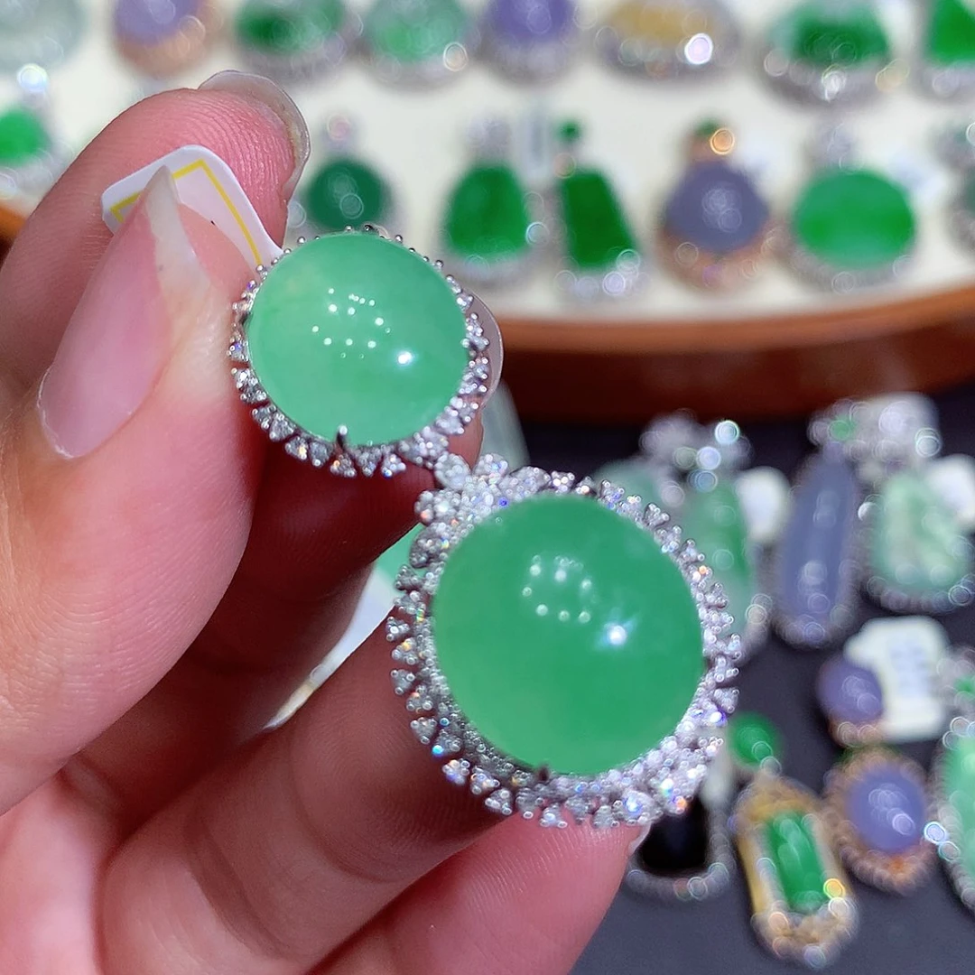 翡翠吊坠(不含链)18K金镶嵌