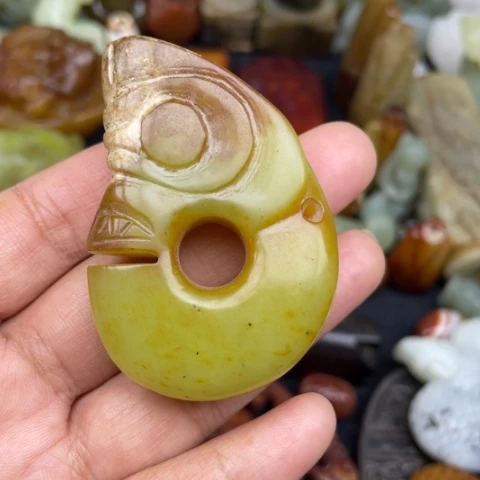 蛇纹石玉未镶嵌颈饰53