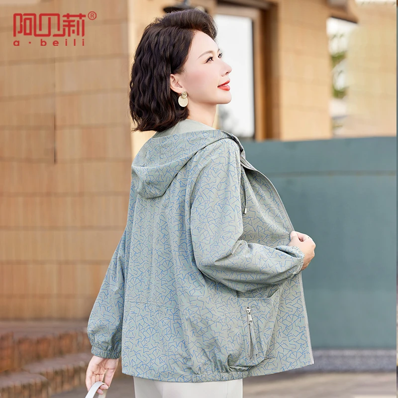 气质妈妈秋装时尚短款外套洋气花色连帽上衣中老年女春秋休闲夹克