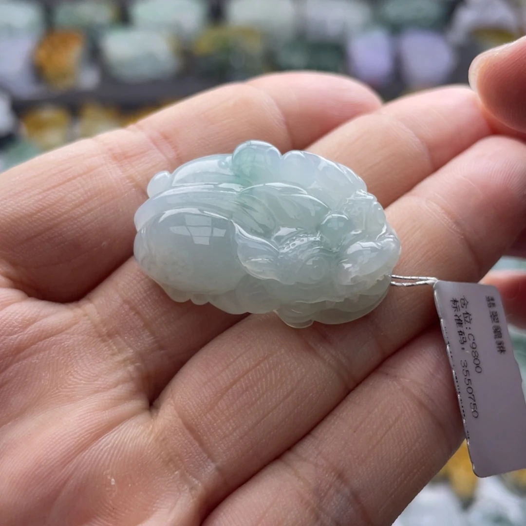 翡翠颈饰未镶嵌夏*。貔貅