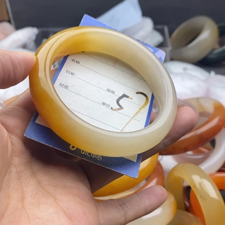 石英质玉手镯未镶嵌