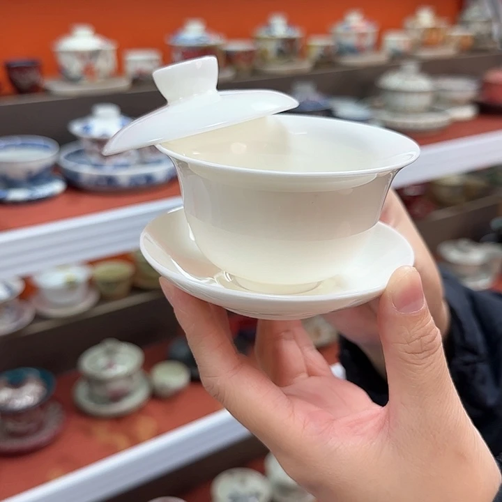 瓷片他也没有和别的女孩结婚