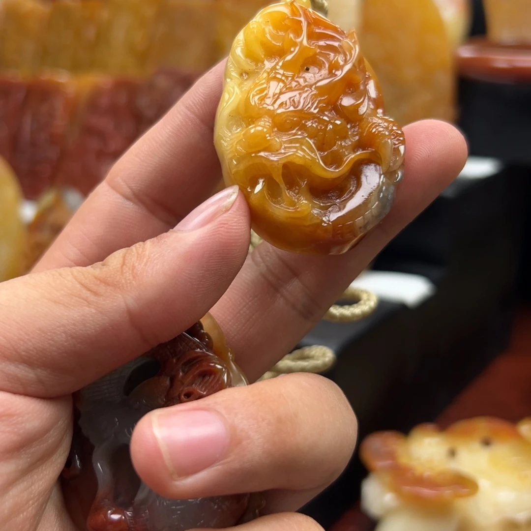 未镶嵌石英质玉（黄龙玉）黄龙玉