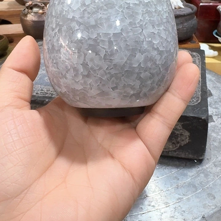 主人杯一个，瓷。品茗