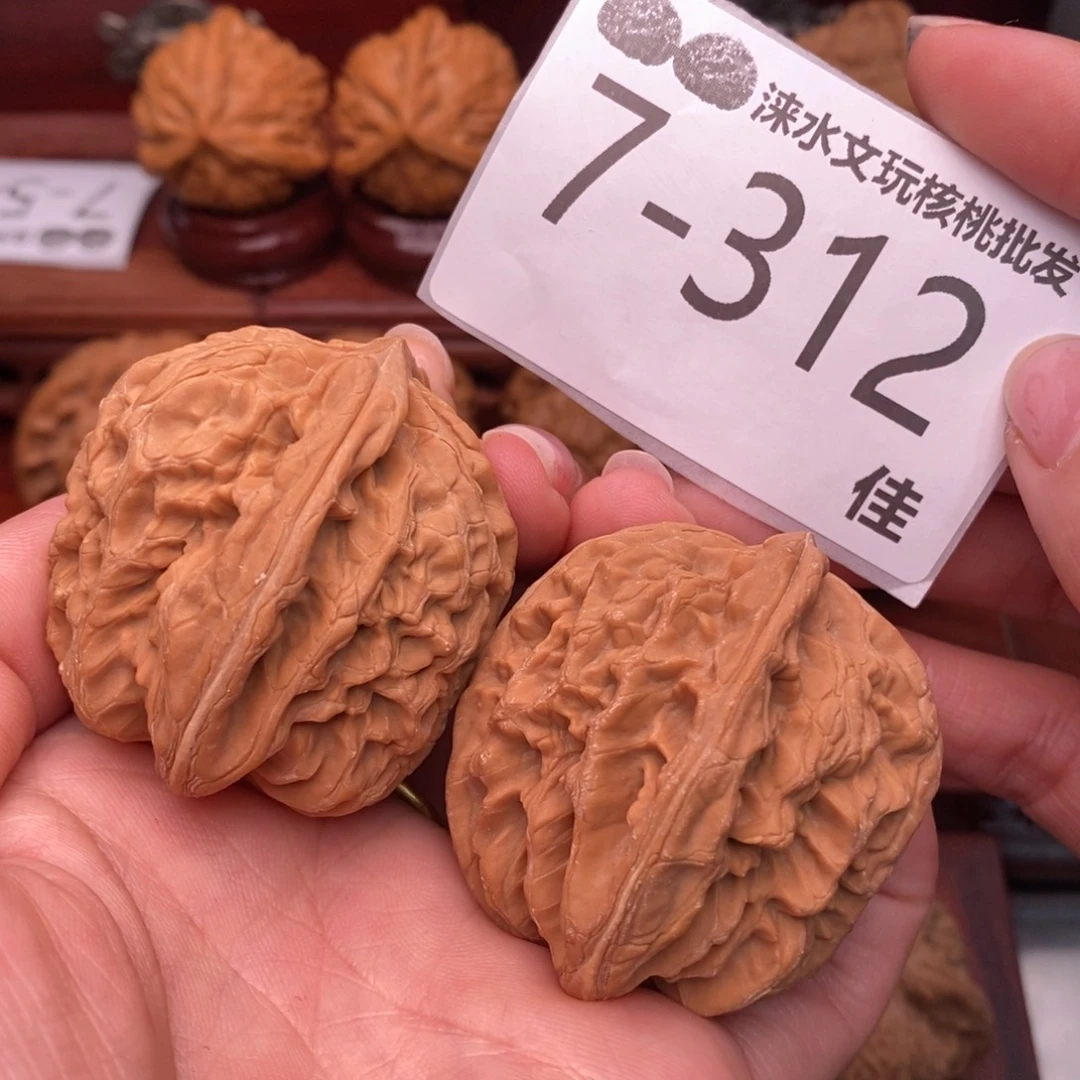 文玩核桃把件42红锦鲤