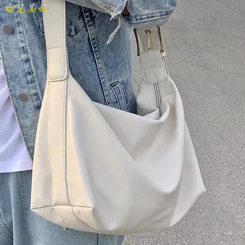 包包2025新款休闲大学生上课通勤软皮宽带单肩斜挎托特包女大容量