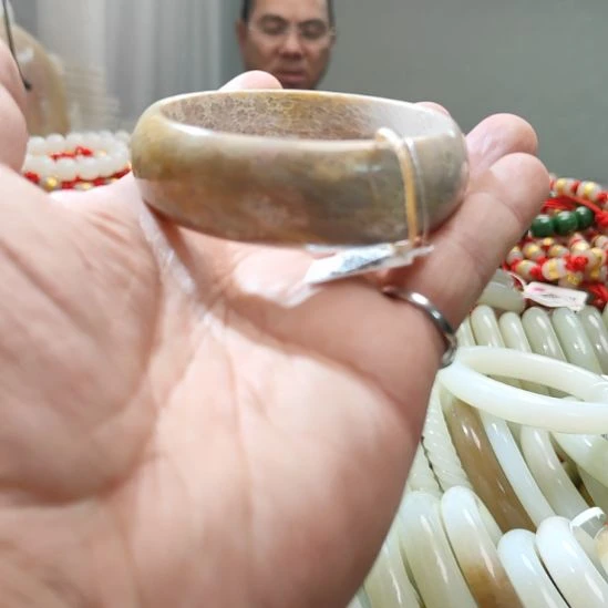 艺****和田玉未镶嵌手镯