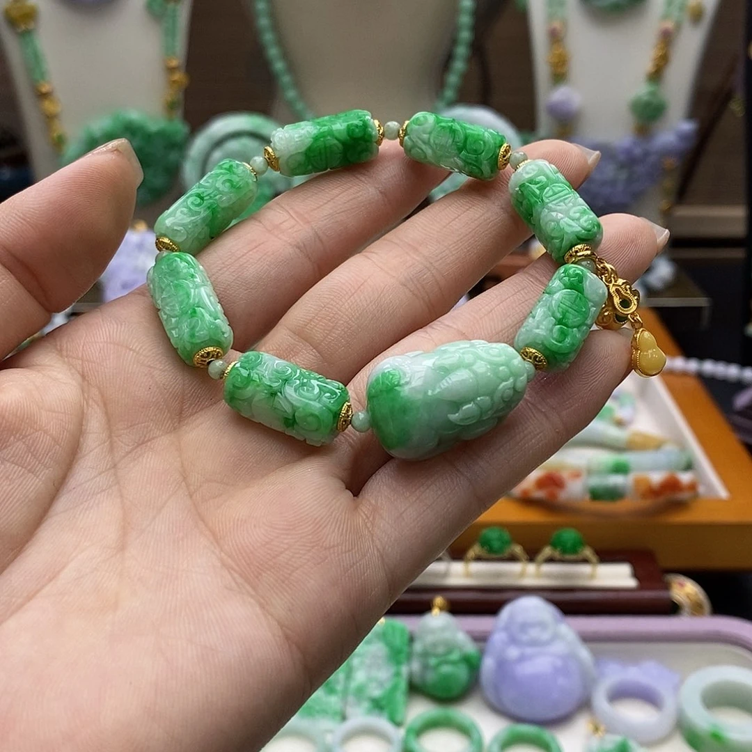 颈饰未镶嵌翡翠天然