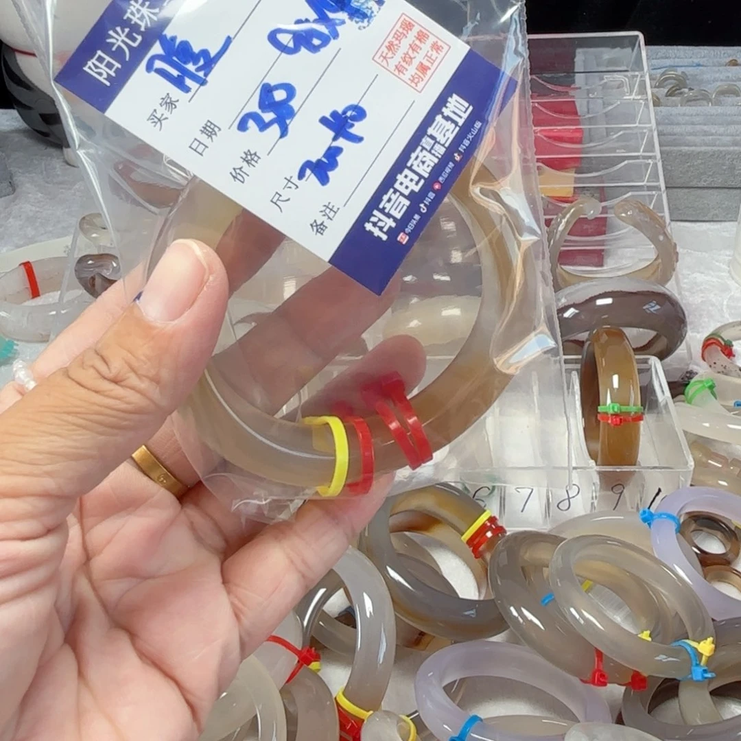 腹***富玛瑙/玉髓手镯未镶嵌