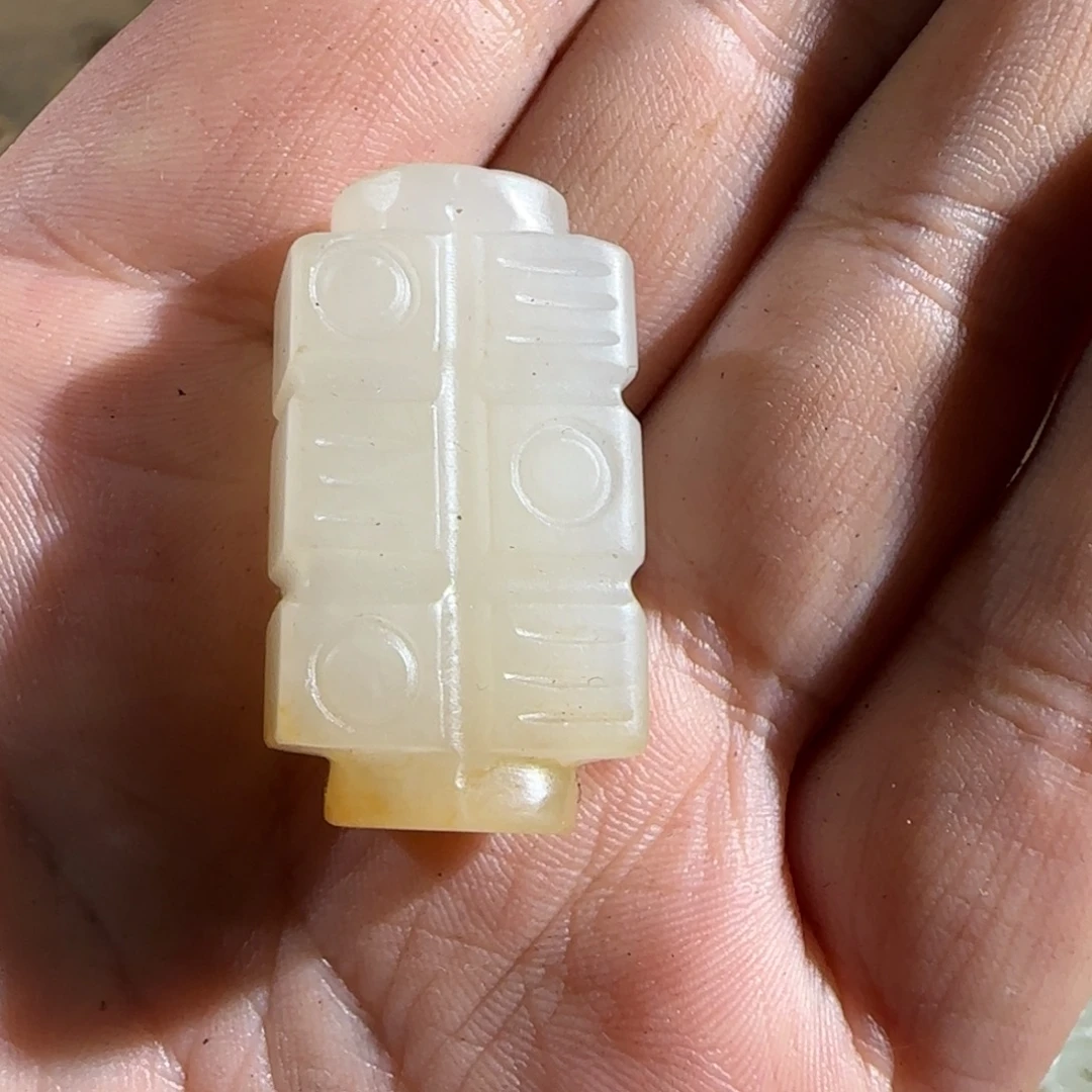 黑***丹和田玉未镶嵌颈饰