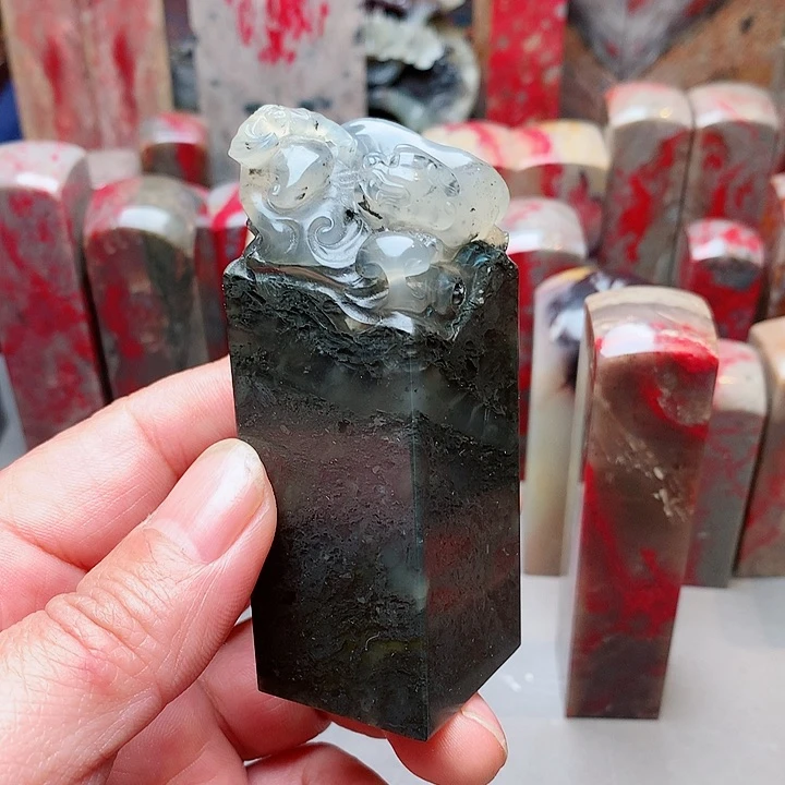 昌化石戴*昌化鸡血石