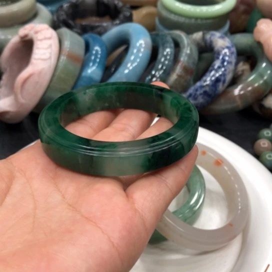 未镶嵌石英质玉珠宝半成品小*