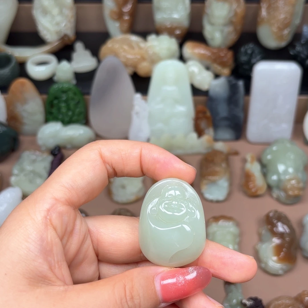 和田玉未镶嵌颈饰: