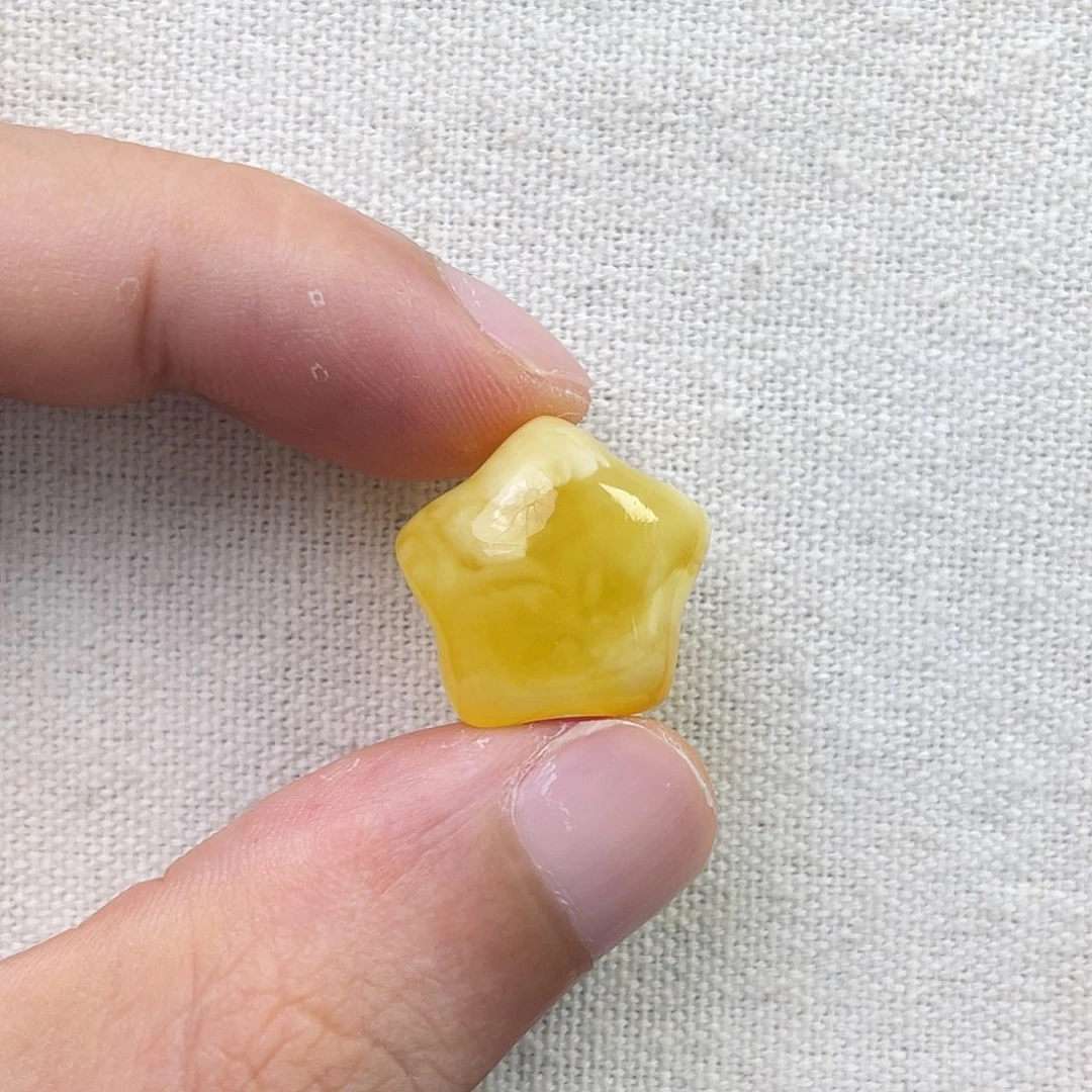 裸石琥珀未镶嵌金瓷白星星