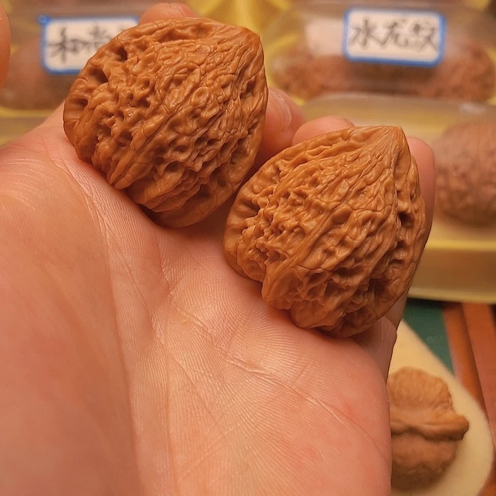 文玩核桃把件36野生三角拉丝纹