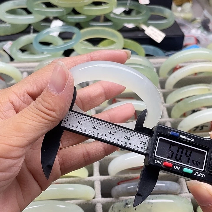 蛇纹石玉未镶嵌手镯65