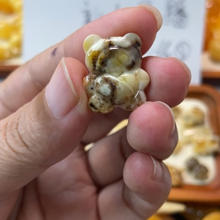 琥珀未镶嵌珠宝奇石