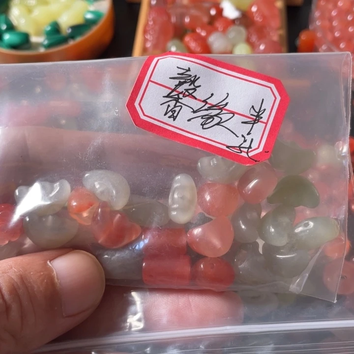 颈饰未镶嵌南红玛瑙馨*
