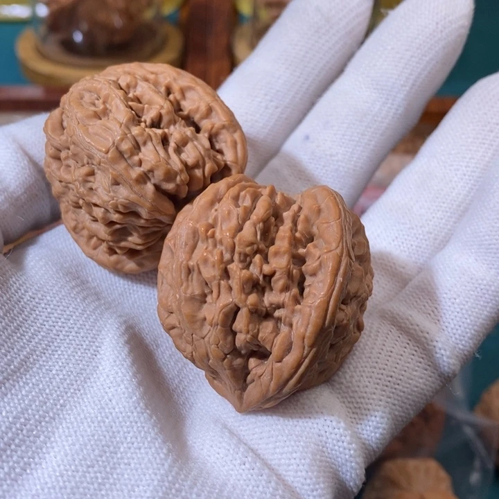 文玩核桃吊坠s**i虎头王