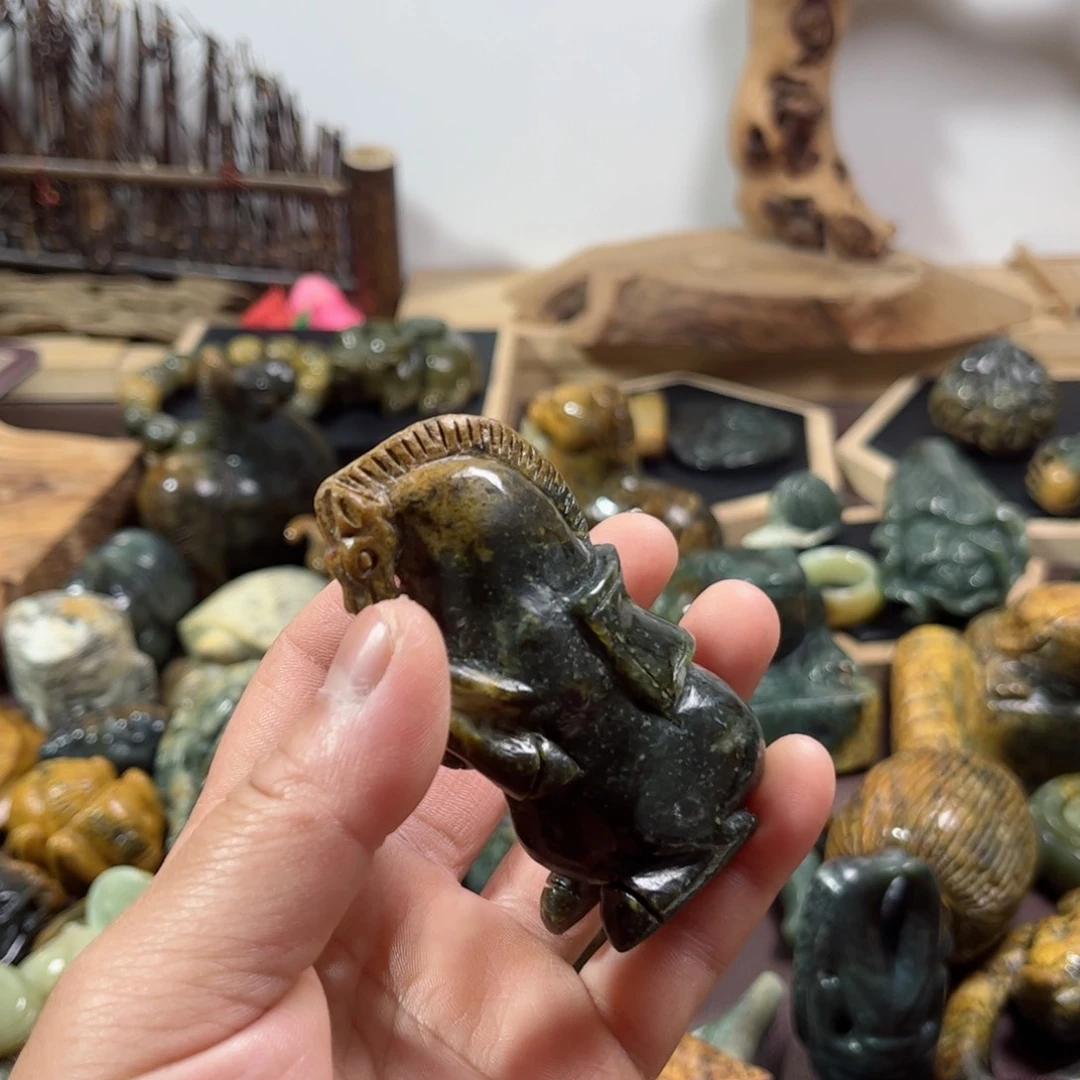 岫岩河磨玉（透闪石质玉）把件未镶嵌山***容