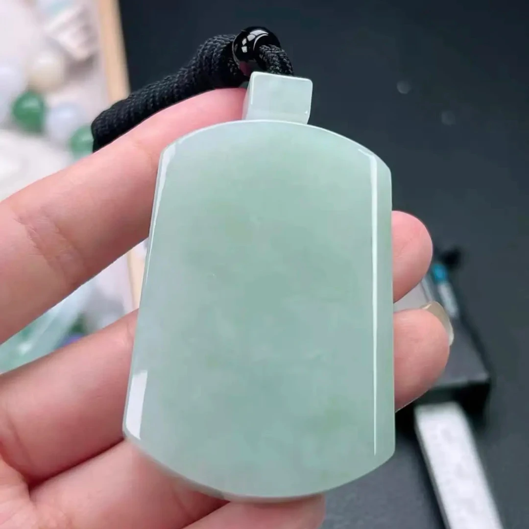 正品缅甸天然A货翡翠,果绿冰满绿平安无事牌吊坠