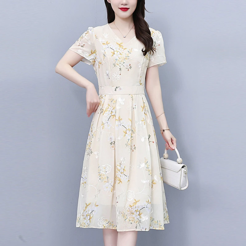 刺绣高档连衣裙夏季2025年新款遮肚子中长款过膝V领A字裙