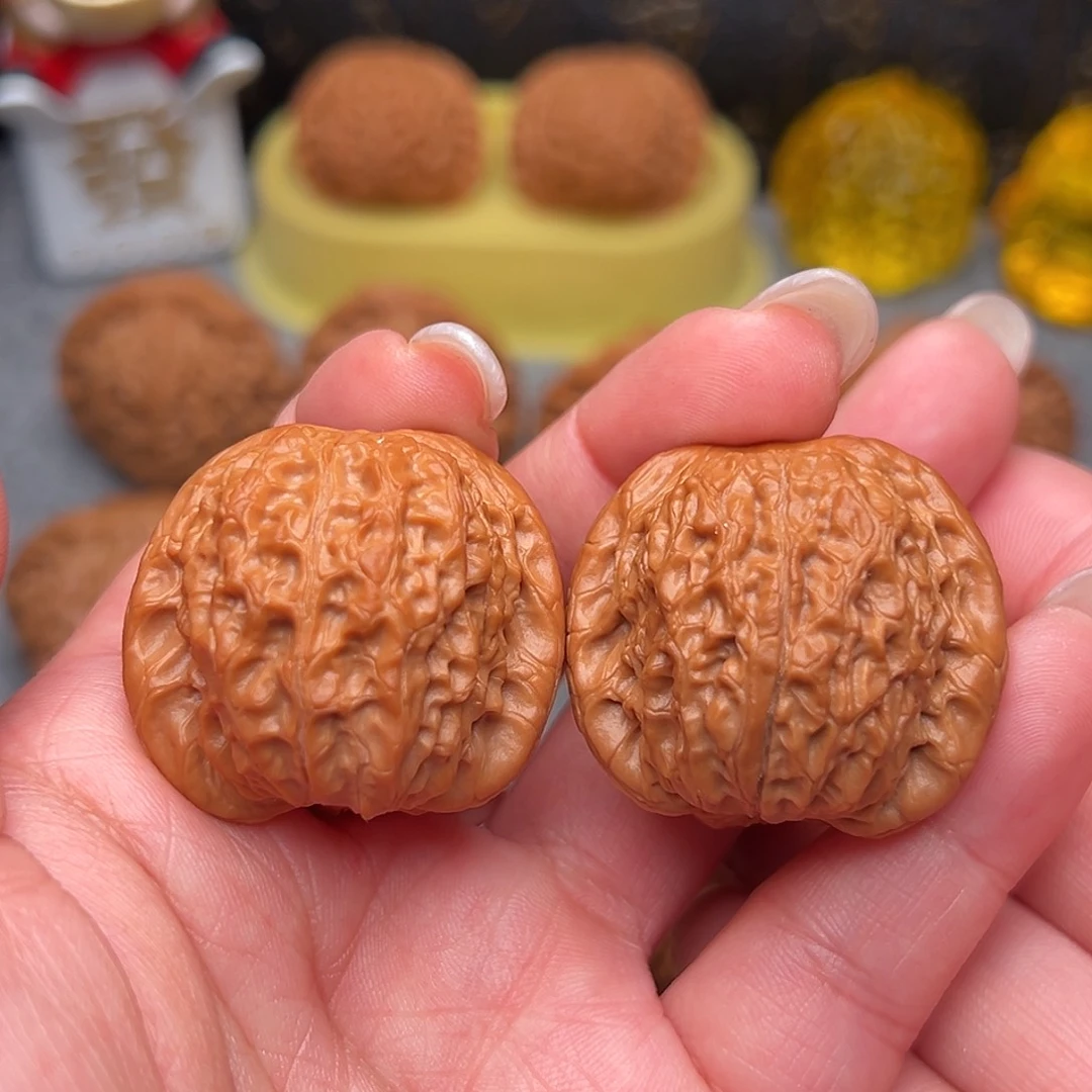 把件文玩核桃红皮血麒麟36