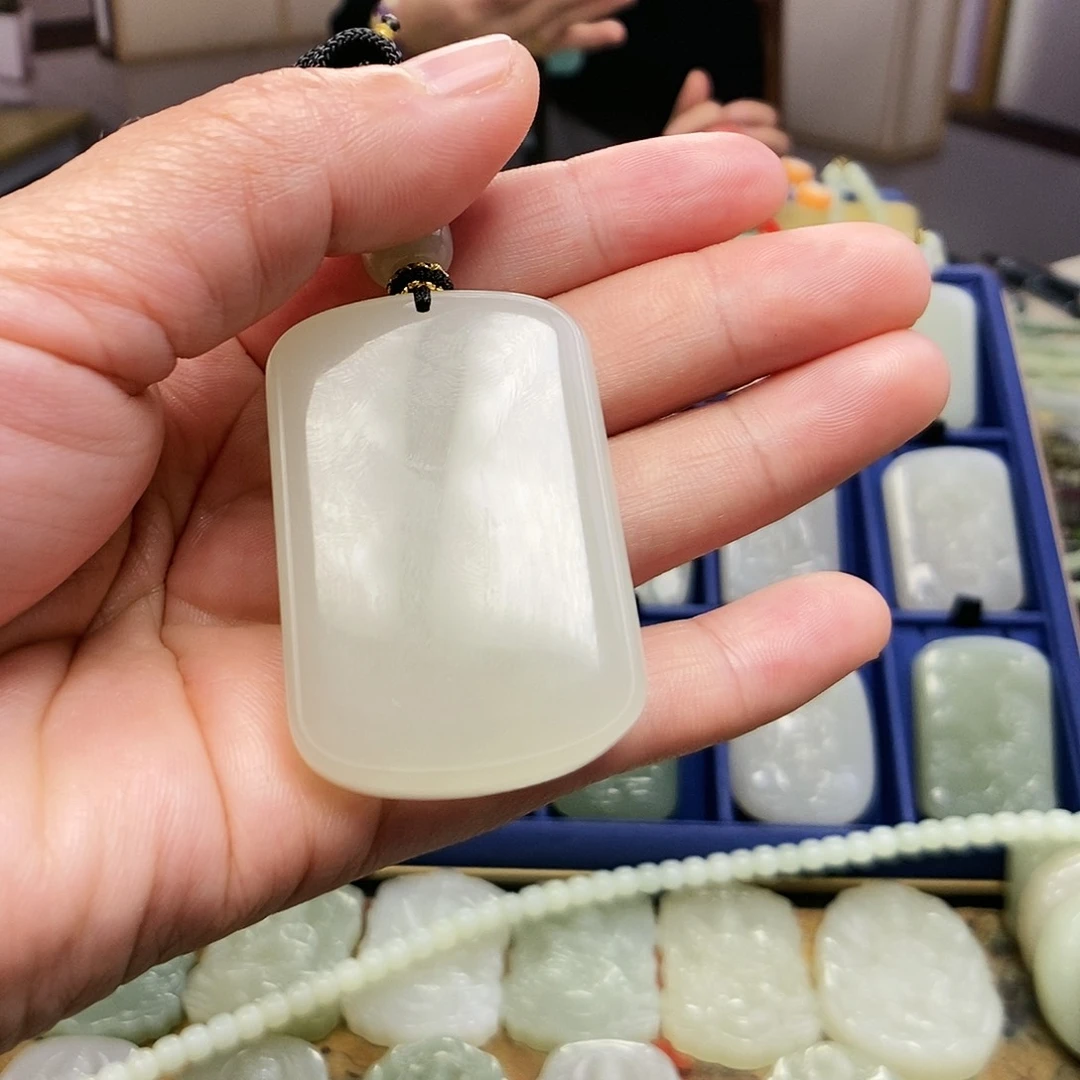 和田玉颈饰未镶嵌瞎*哇