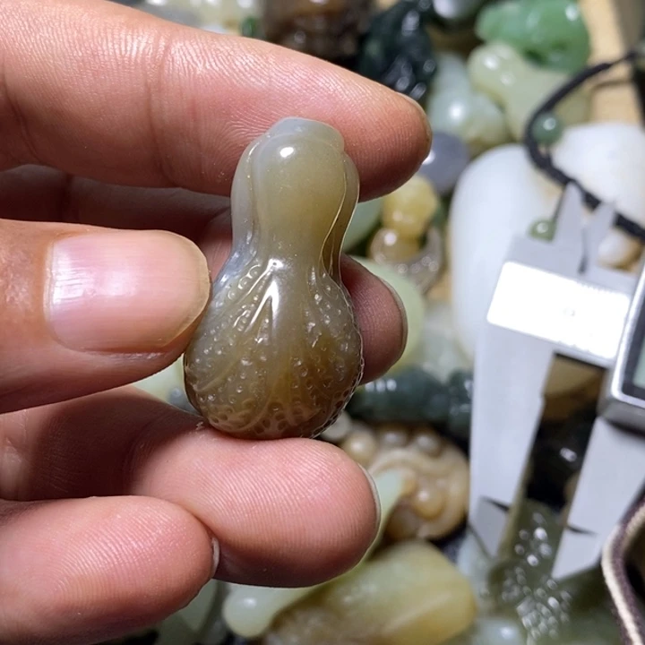 和田玉（糖玉）未镶嵌颈饰