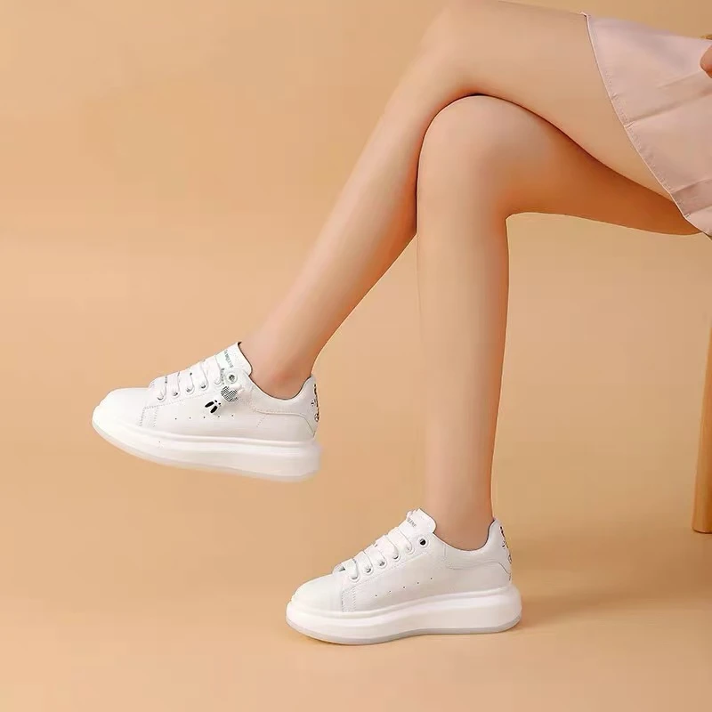 C2192 白色  金典时尚百搭圆头系带女休闲板鞋