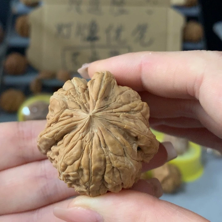 好****吊坠文玩核桃异形单只，有瑕疵