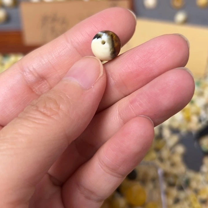 蜜蜡未镶嵌裸石10.1mm一个