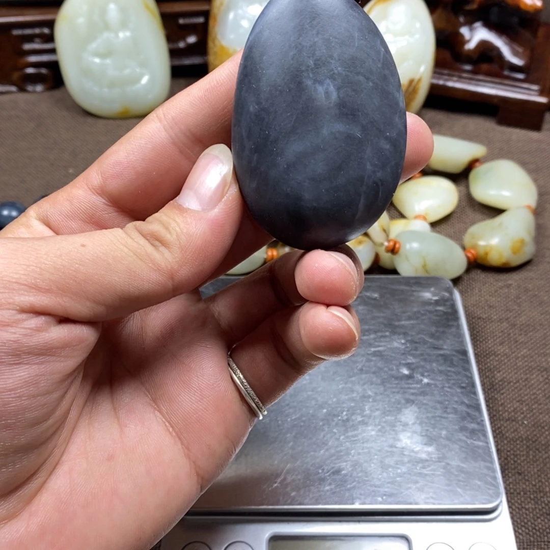 和田玉未镶嵌把件