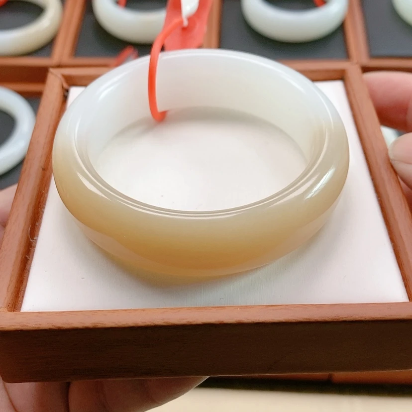 【闪购商品】未镶嵌手镯和田玉