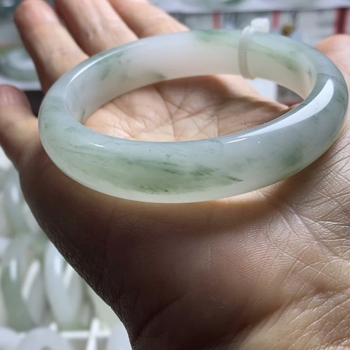 石英质玉（天山翠）未镶嵌手镯