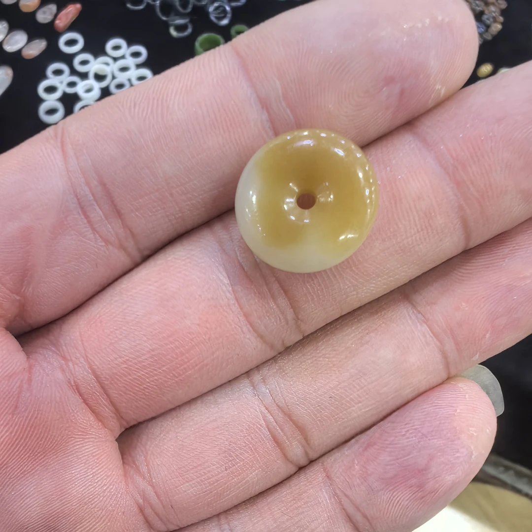 和田玉糖料平安扣