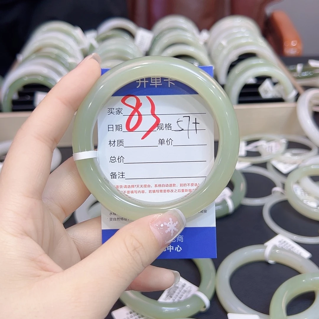 和田玉手镯未镶嵌j***?