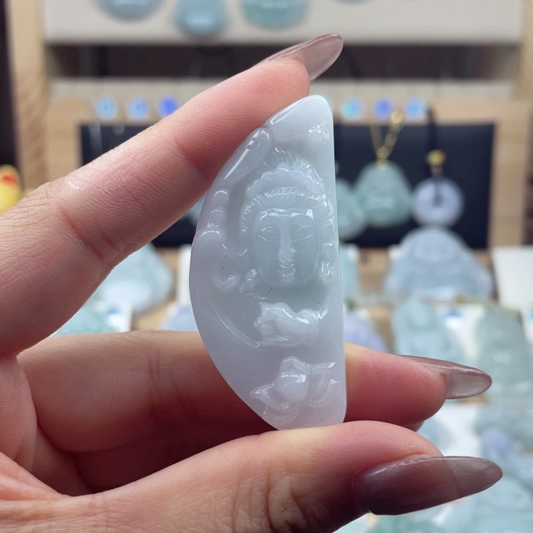 翡翠未镶嵌颈饰观音