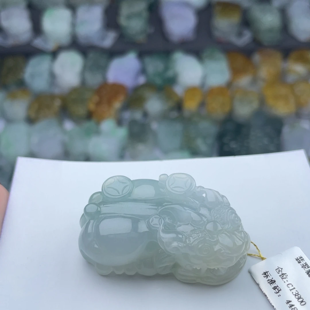 翡翠未镶嵌颈饰貔貅