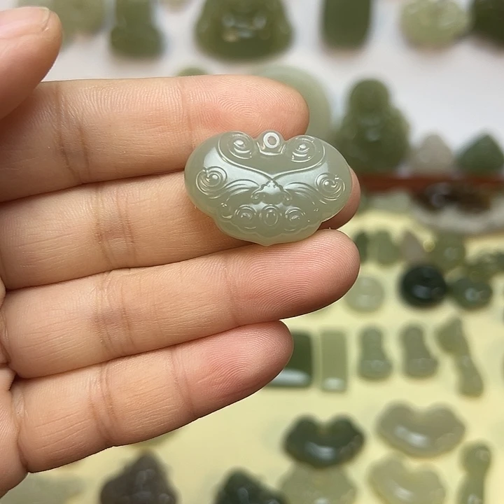 和田玉颈饰18K金镶嵌