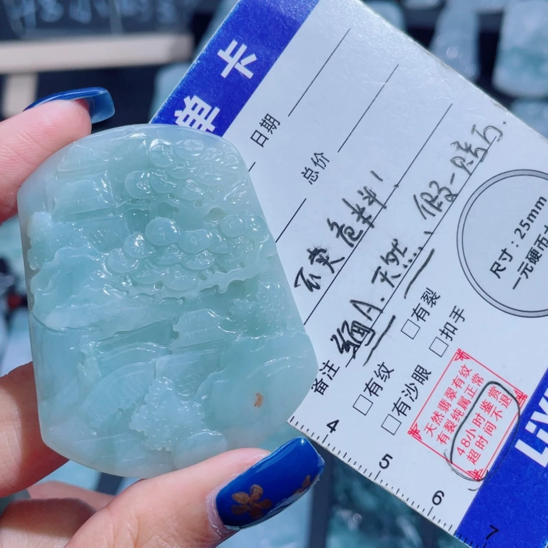 翡翠未镶嵌颈饰山水