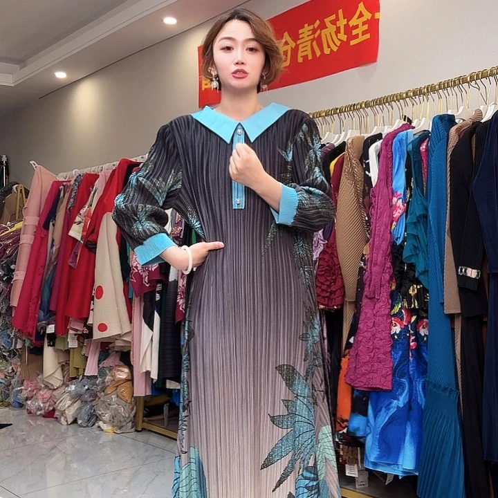 背心褶皱的设计长裙