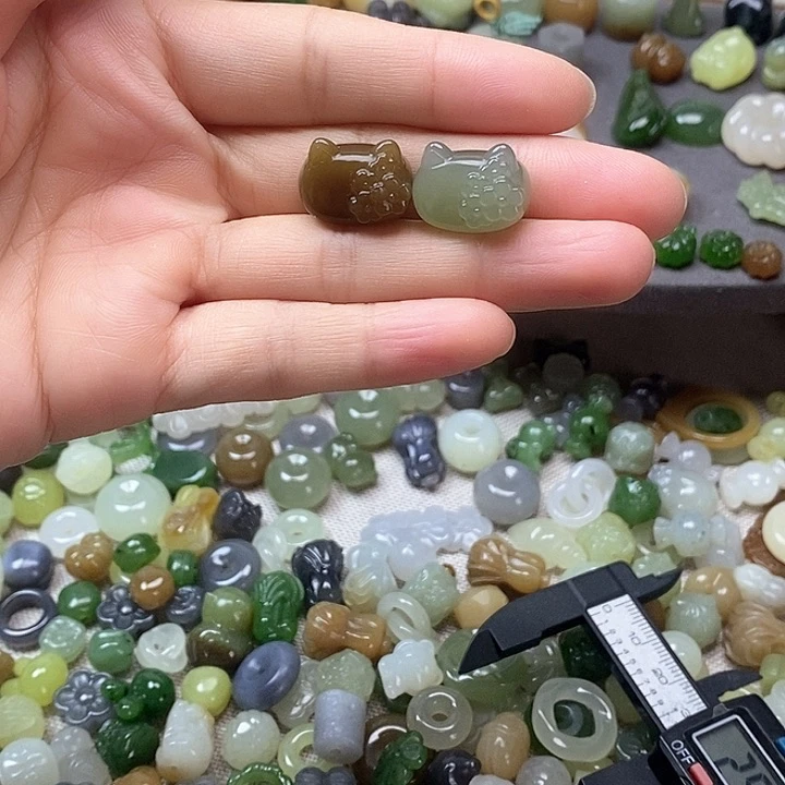 未镶嵌和田玉挂件猫150一个多样性发其一