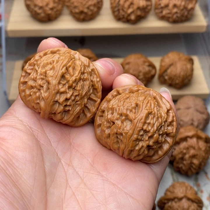 @***卒核桃把件文玩核桃白狮子