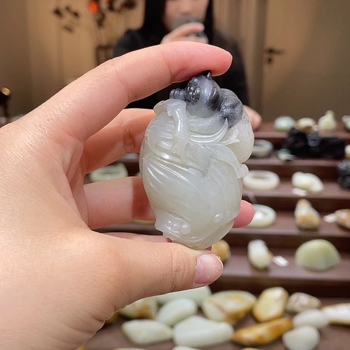 未镶嵌和田玉（墨玉）把件黑白分明青花熊猫手把件
