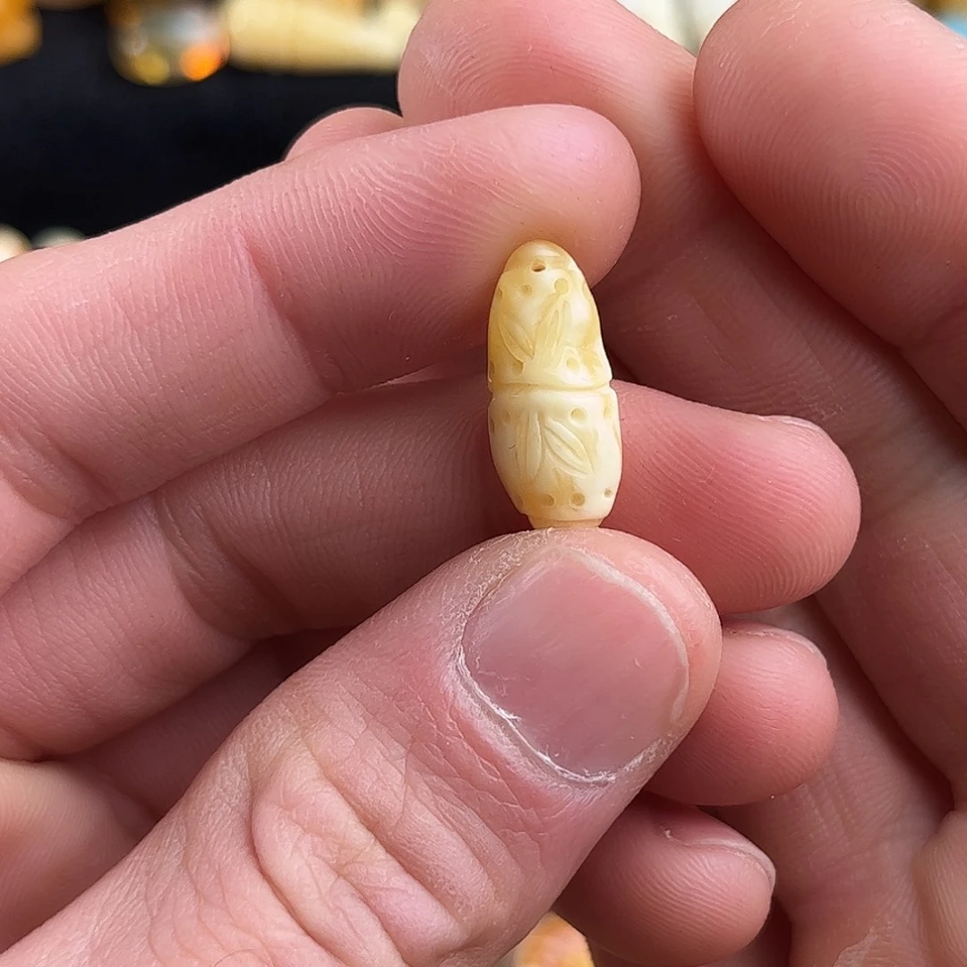 蜜蜡未镶嵌珠宝奇石